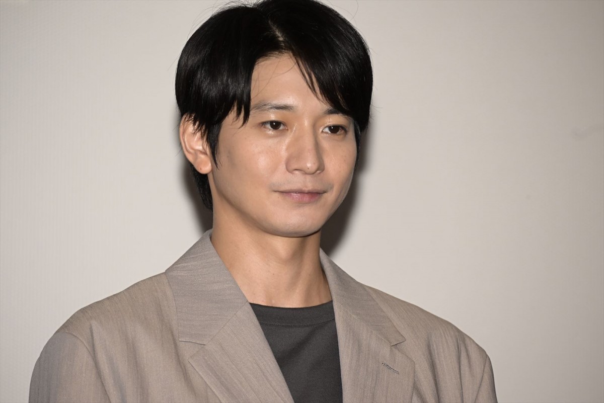 中村倫也、ハードな“狐霊”役演じた吉岡里帆を絶賛「本当に立派な女優さん」