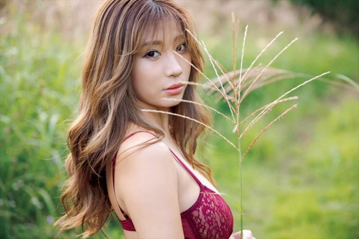葉月あや3rd写真集『a natural』電子版（ワニブックス）より
