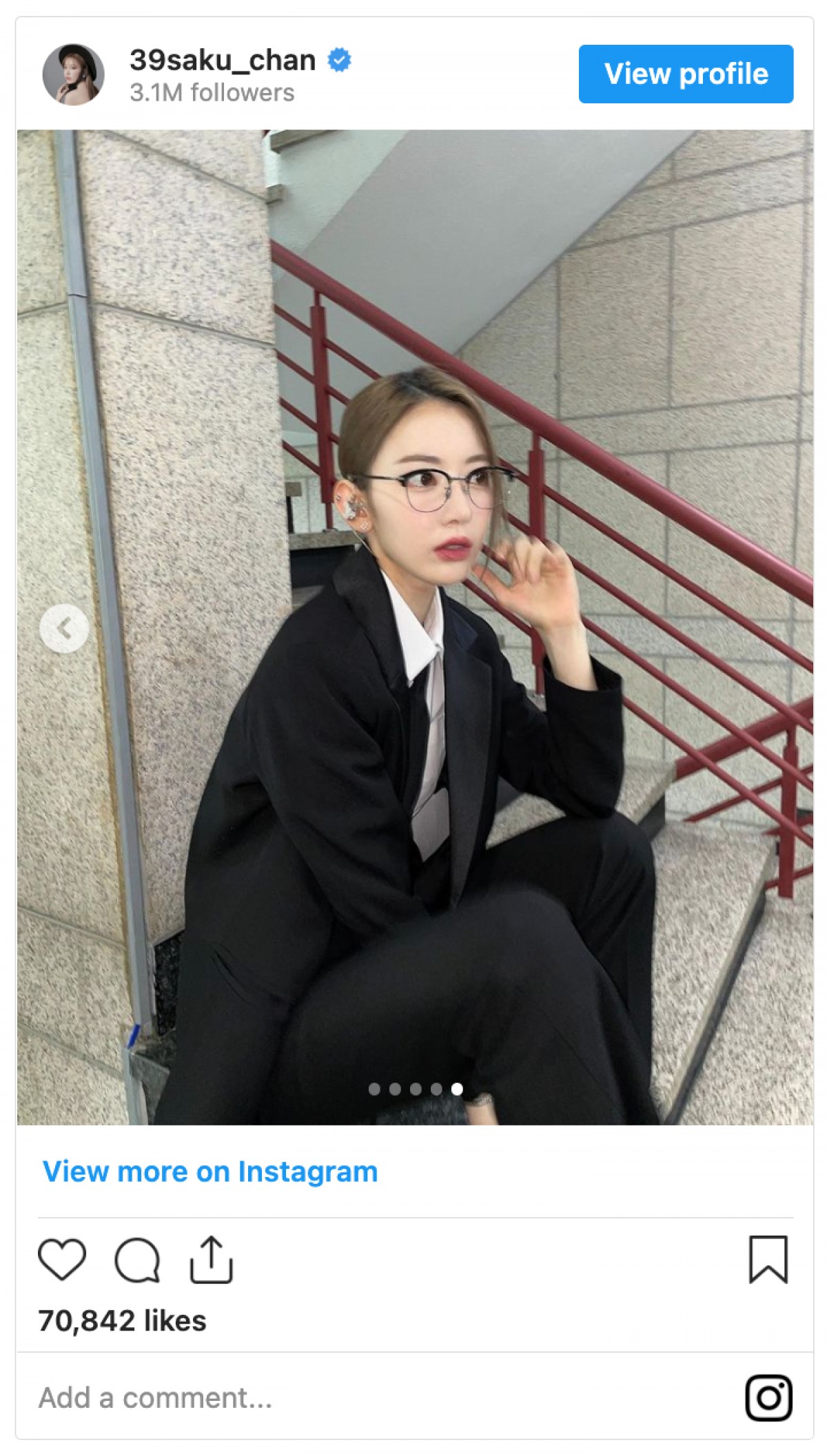 宮脇咲良、マニッシュなスーツスタイルに反響「カッコいい」「惚れる」