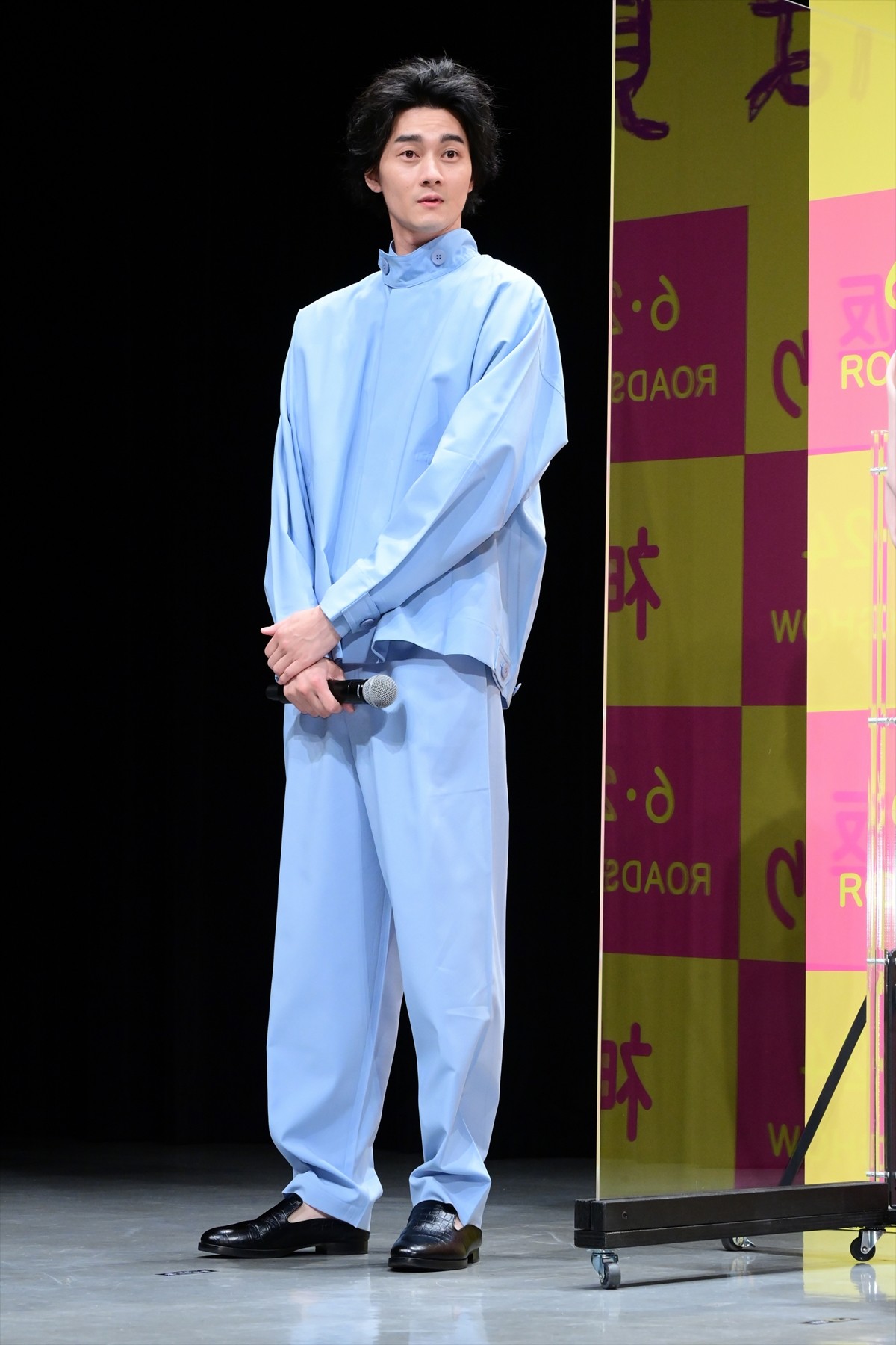 ムロツヨシ暴走　アドリブの“花道歩き”に観客大喜び