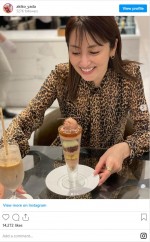 【写真】豹柄の私服を着た矢田亜希子 ※「矢田亜希子」インスタグラム