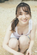 【写真】櫻坂46・守屋麗奈のはにかみ笑顔に胸キュン！　1st写真集先行解禁カット第2弾公開