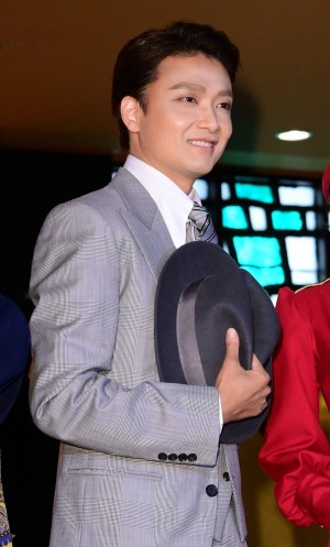 ミュージカル『ガイズ＆ドールズ』初日囲み取材に出席した井上芳雄