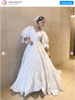 ウエディングドレス姿を披露した貴島明日香　※「貴島明日香」インスタグラム