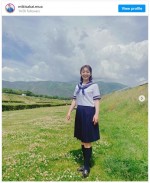 【写真】酒井美紀、セーラー服姿で“第二の故郷”降り立つ姿にファン感動「お宝ショット」