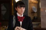 ドラマ『競争の番人』に出演する服部樹咲