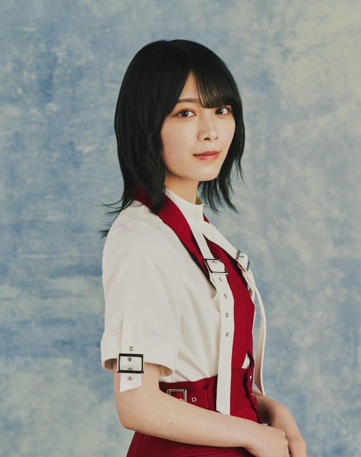 櫻坂46、新制服のソロアーティスト写真公開　夏らしい爽やかな衣装