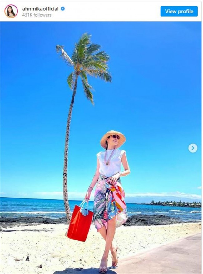 夫婦でバカンスを楽しむアンミカ ※「アンミカ」インスタグラム