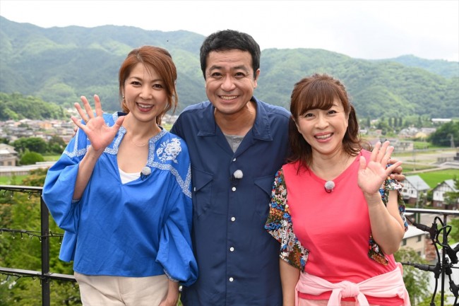 22年ぶり復活の『DAISUKI！　2022夏』に出演する（左から）飯島直子、中山秀征、松本明子