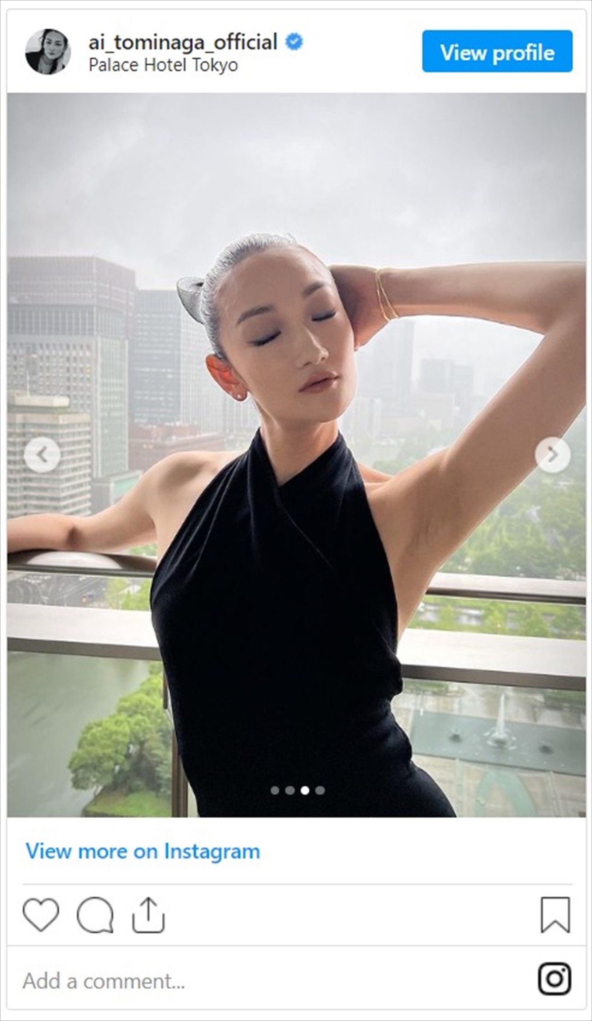 黒いドレス姿が美しい冨永愛　※「冨永愛」インスタグラム
