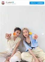 【写真】矢吹奈子＆本田仁美　スポーティーなリンクコーデにファン「いつもと違う雰囲気」「ひぃなこ可愛い！」