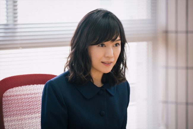 ドラマ『ユニコーンに乗って』より佐奈（永野芽郁）の母親・成川美佳子を演じる奥貫薫