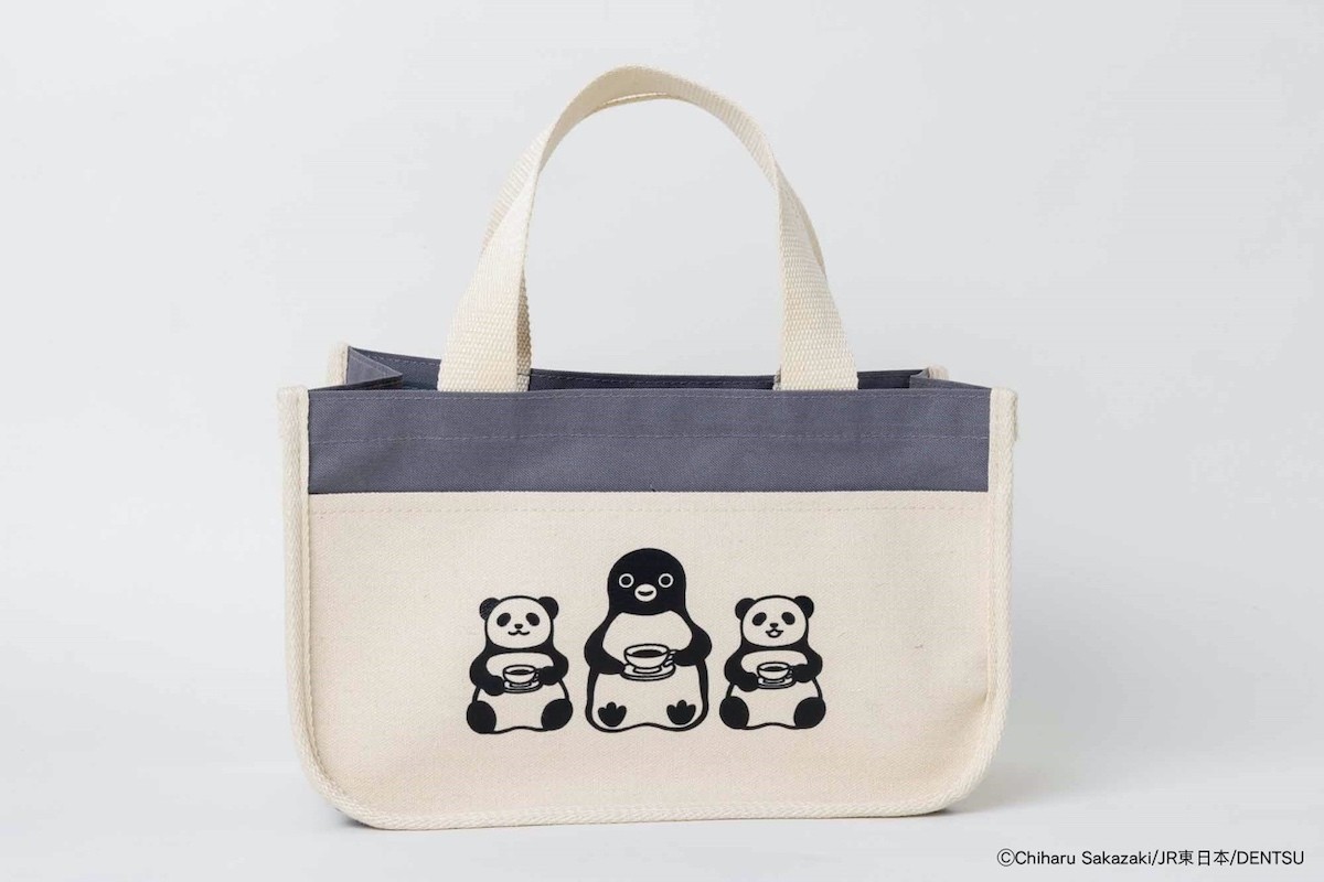 “Suicaのペンギン”4年ぶりに公式ブック発売! 双子パンダとコラボしたトートバッグ付属