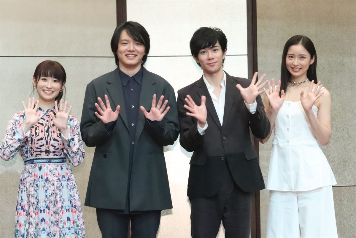ミュージカル『東京ラブストーリー』制作発表に登場した（左から）唯月ふうか、濱田龍臣、柿澤勇人、笹本玲奈