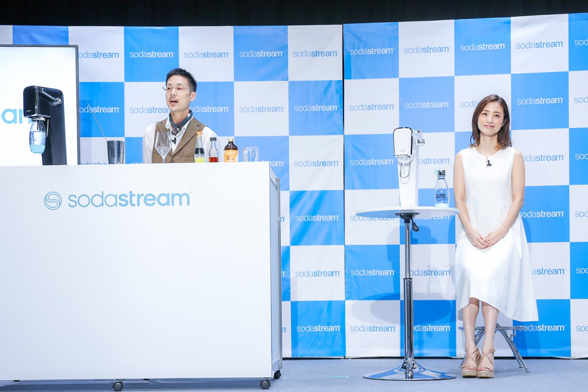 上戸彩、子ども達とバルコニーでプール遊び「一緒にじゃぶじゃぶ入っています」