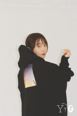 新垣結衣、自身がデザインしたフーディで『GINZA』10月号に登場