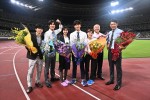 【写真】綾野剛、芳根京子、増田貴久ら『オールドルーキー』ビクトリーチーム7人が国立競技場でクランクアップ！