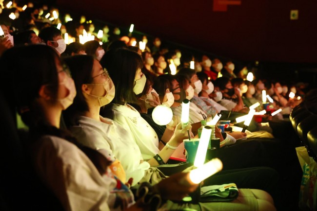 ウタのライブに興奮 ルフィたちの戦いを応援 One Piece Film Red 応援上映レポート 22年9月3日 写真 アニメ ニュース クランクイン ウタのライブに興奮 ルフィたちの戦いを応援 One Piece Film Red 応援上映レポート 22年9月3日 写真 アニメ ニュース クランクイン