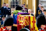 エリザベス女王の棺がバッキンガム宮殿からウェストミンスターホールまで行進（現地時間9月14日）