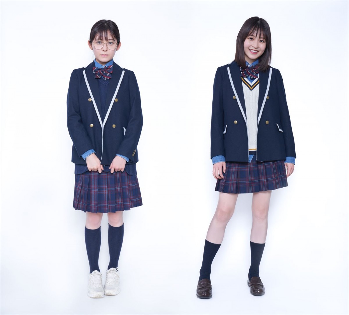 ドラマ『青春シンデレラ』より久間田琳加が演じる17歳の萩野紫苑、タイプスリップ前(左)と後(右)