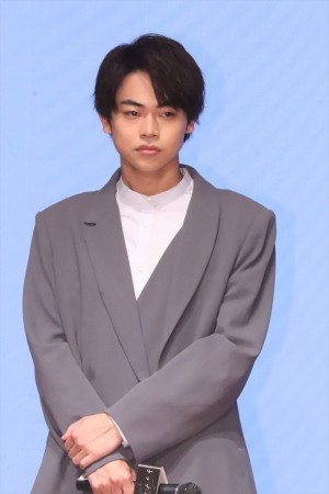 菅生新樹、縦型ドラマ『トップギフト』完成報告イベントに登場