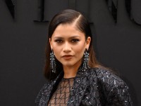 ゼンデイヤ、ヴァレンティノのショーに登場