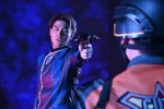 『ウルトラマンデッカー』小柳友演じるバズド星人アガムスの場面写真