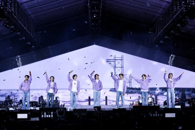 BTS、釜山で無料コンサート開催！ 　ステージ初披露「Run！ BTS」などでファンをとりこに