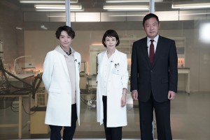 ドラマ『科捜研の女 2022』囲み会見に出席した（左から）小池徹平、沢口靖子、内藤剛志