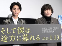 東京国際映画祭『そして僕は途方に暮れる』上映後舞台あいさつに出席した（左から）藤ヶ谷太輔、三浦大輔監督
