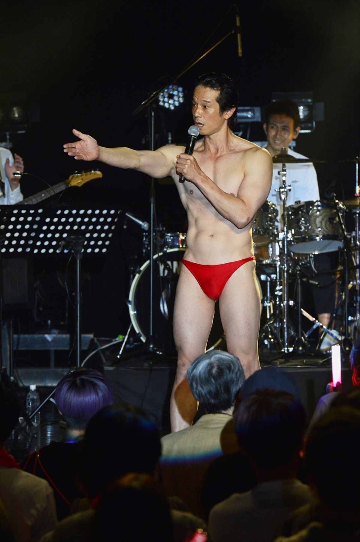 藤本美貴、20周年ライブ開催　夫・庄司智春がヲタ芸で祝福　後藤真希と「SHALL WE LOVE?」披露　
