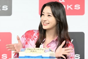 足立梨花メモリアル写真集『リリカル』発売イベントに出席した足立梨花