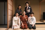 映画『天間荘の三姉妹』（後列左から）永瀬正敏、寺島しのぶ（前列左から）大島優子、のん、門脇麦