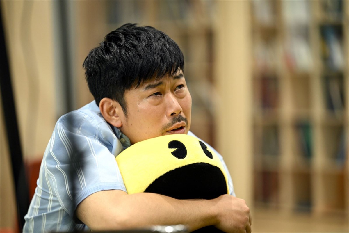 日曜劇場『アトムの童』第5話より、人気ユーチューバー役のお笑い芸人・岡野陽一