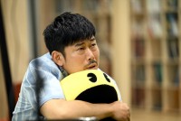 日曜劇場『アトムの童』第5話より、人気ユーチューバー役のお笑い芸人・岡野陽一