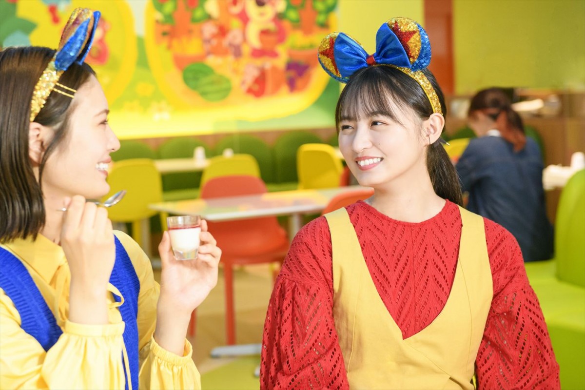 乃木坂46・遠藤さくら＆清宮レイが『トイ・ストーリー』コーデで登場　「ディズニー★JCBカード」新CM