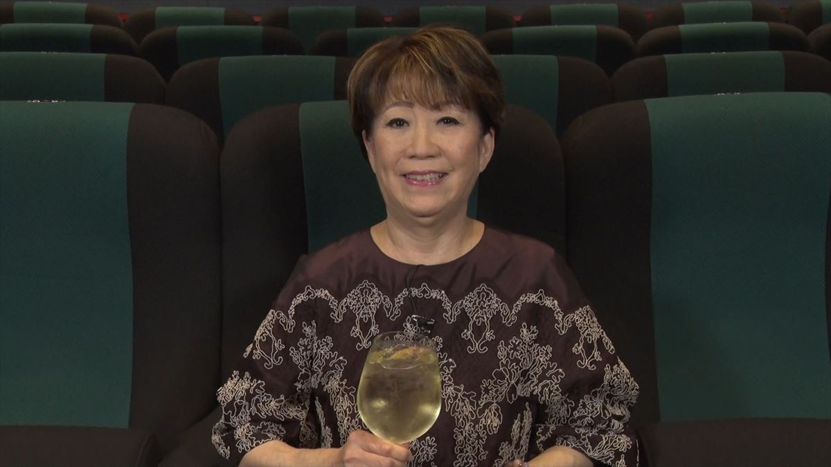 映画『奈落のマイホーム』特別インタビュー映像に登場する仁支川峰子