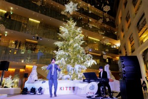 松下洸平、「『WHITE KITTE』白い森を彩る 光と音の点灯式」に登場