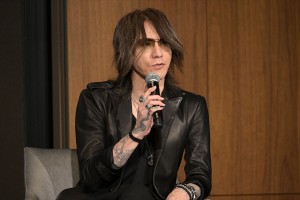 SUGIZO、「THE LAST ROCKSTARS」記者会見に登場