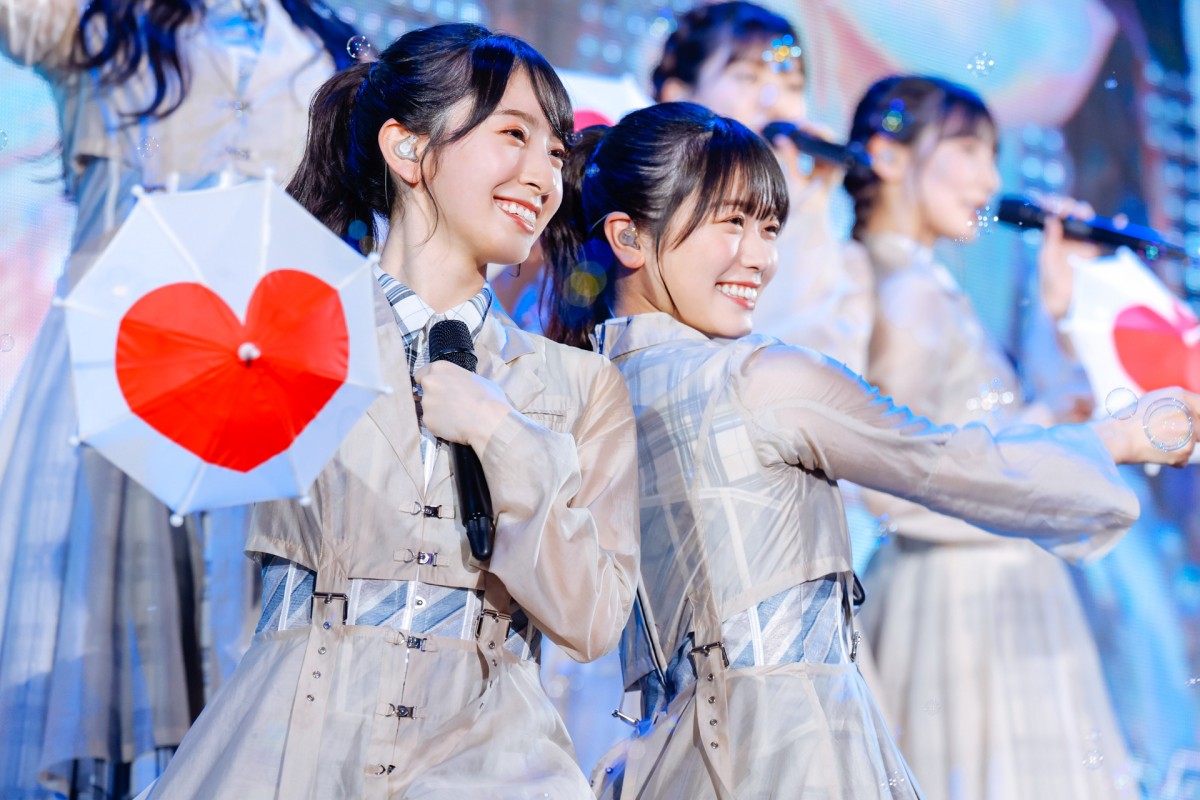 日向坂46・四期生、ライブ初パフォーマンス　「ブルーベリー＆ラズベリー」をフレッシュに披露＜Happy Smile Tour 2022＞