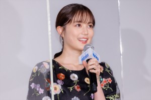 生田絵梨花、映画『Dr.コトー診療所』初日舞台挨拶に登場