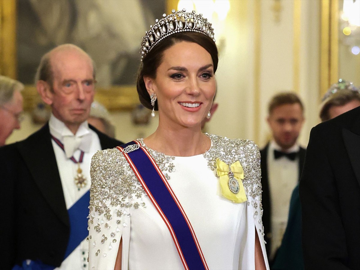 ロイヤルウエディング後初　キャサリン皇太子妃がティアラを身に着けた髪型に注目