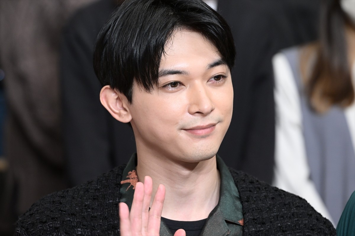 吉沢亮、本物のサンタとの対面に動揺　橋本環奈とは“どっちが本物か”論争勃発