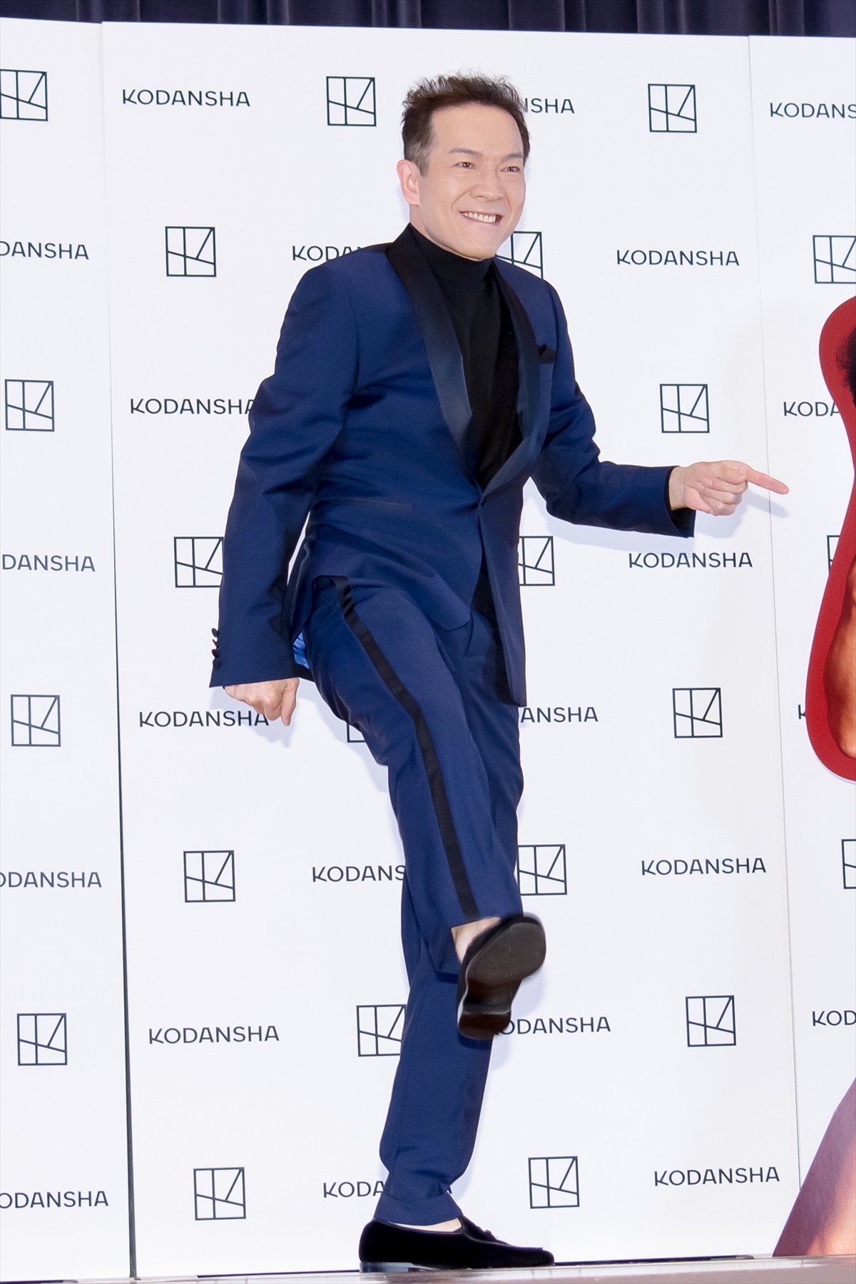 田原俊彦、還暦記念写真集で赤ふんどし姿披露　撮影前は「ちょっとビビってた」