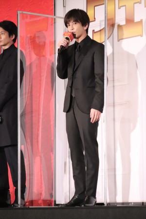 岩田剛典、映画『ウェディング・ハイ』完成披露舞台あいさつに登場