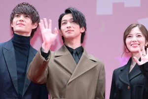 映画『嘘喰い』ジャパンプレミアに登壇した（左から）佐野勇斗、横浜流星、白石麻衣