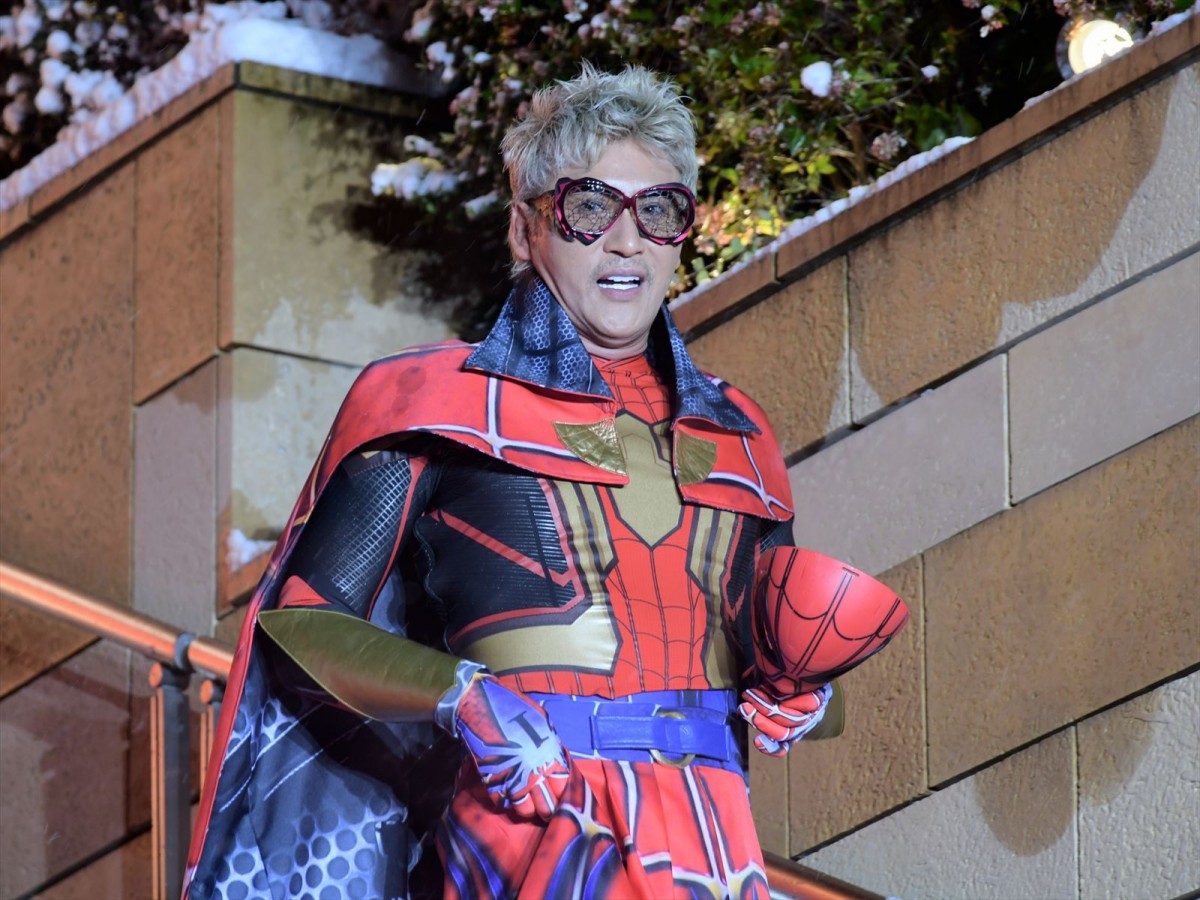 新庄剛志、スパイダーマン新作に「住んでいた家が映りました！」　特製スーツ姿で登場