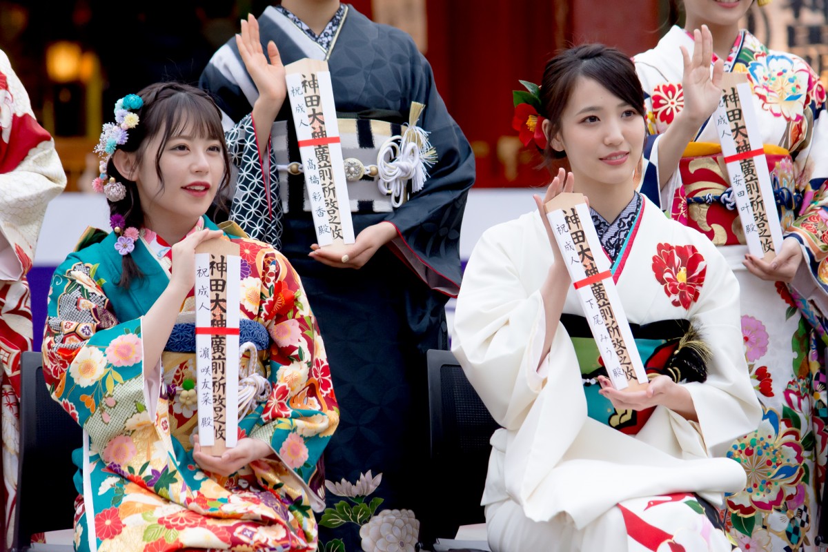 ＜AKB48成人式＞小栗有以・本田仁美ら華やかな振袖姿を披露　“黄金のトライ世代”で「AKB48を引っ張っていきたい」