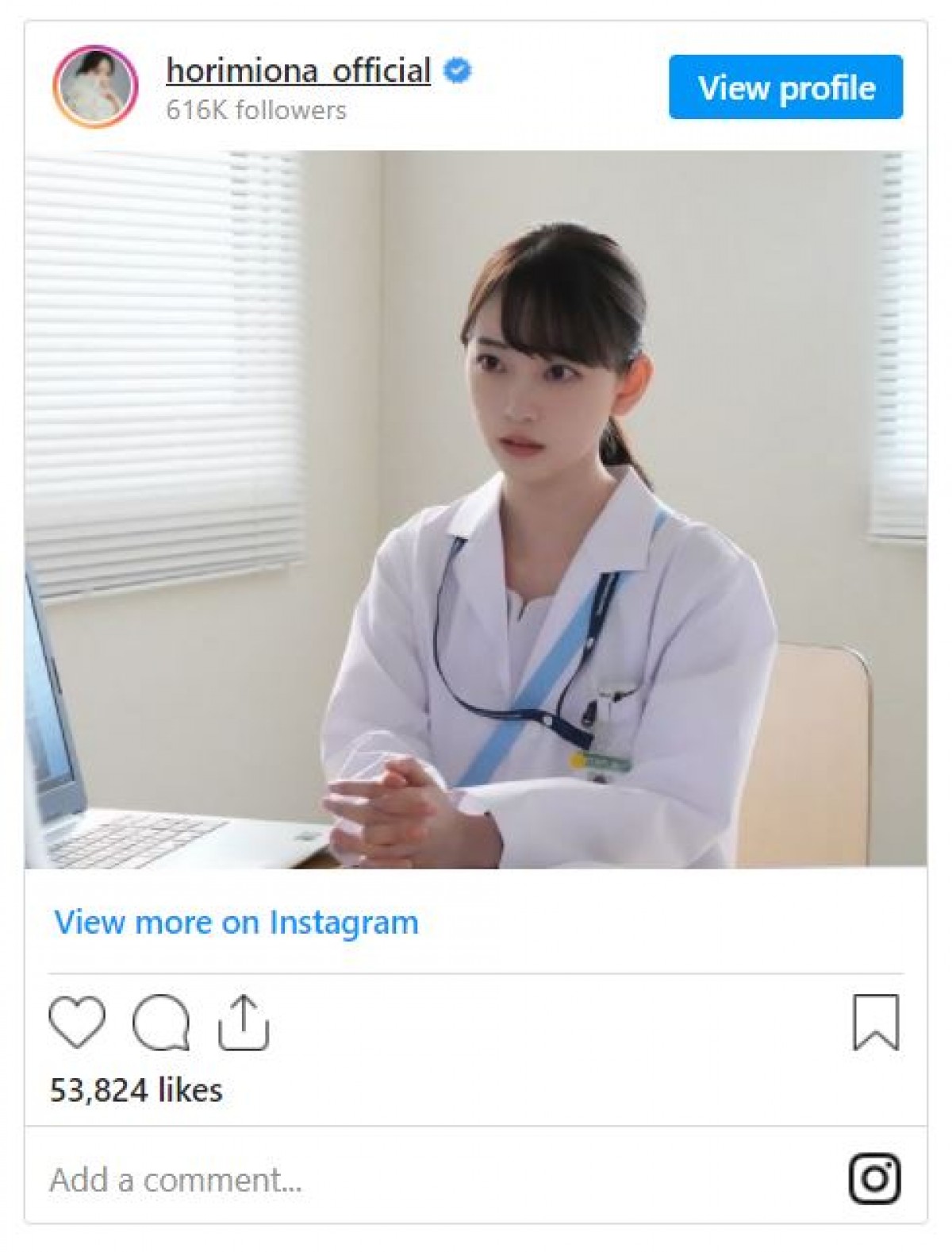 堀未央奈、『ドクターホワイト』で初めての女医役　白衣姿公開で「知的な美人感スゴイ」