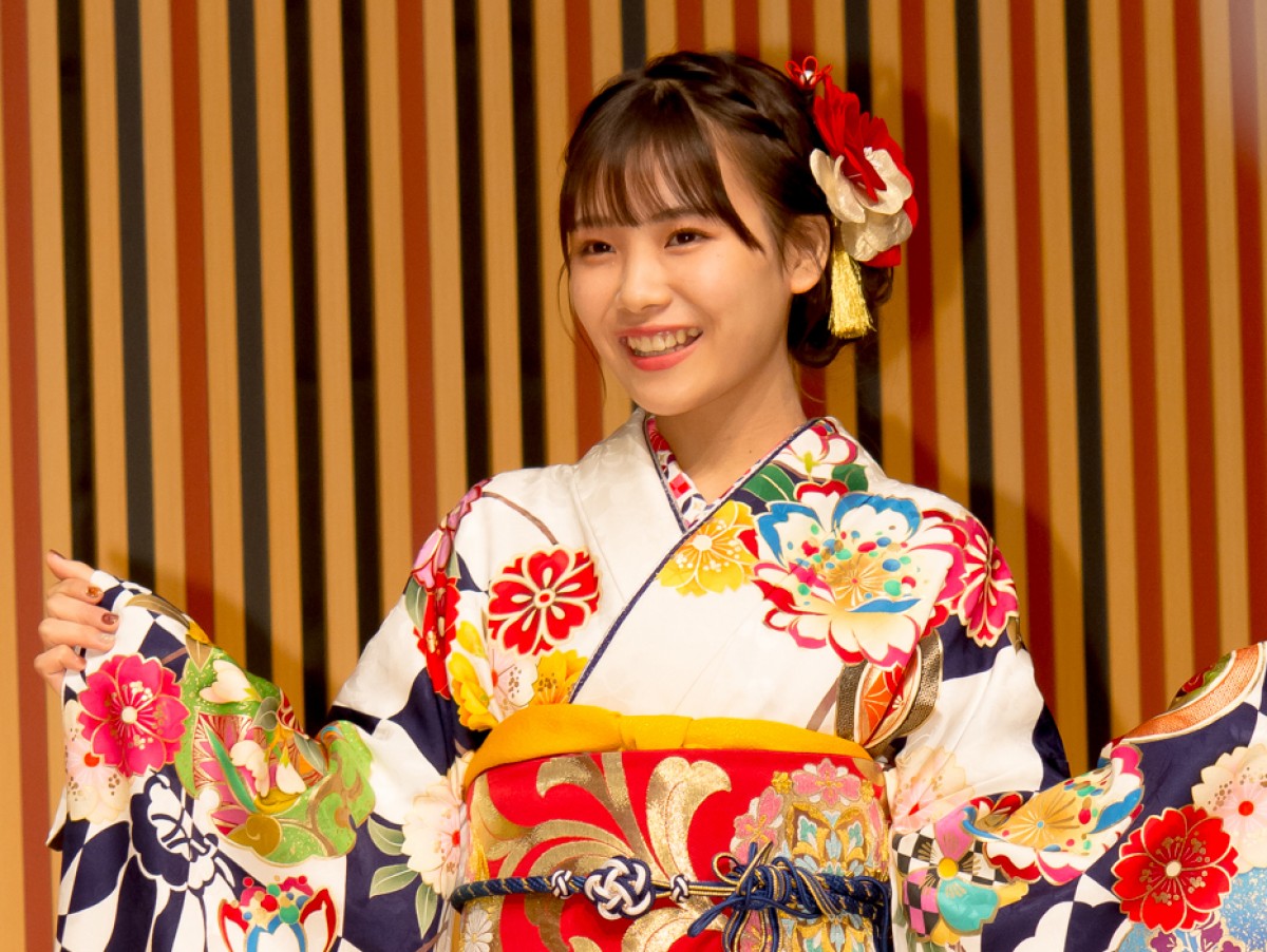 ＜AKB48成人式＞小栗有以・本田仁美ら華やかな振袖姿を披露　“黄金のトライ世代”で「AKB48を引っ張っていきたい」